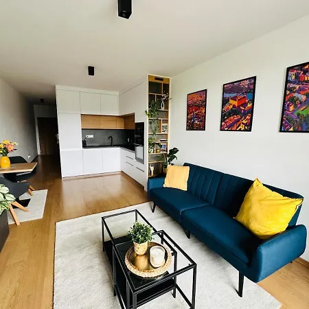 Stylish Duplex Near Old Town Waterfront Nature